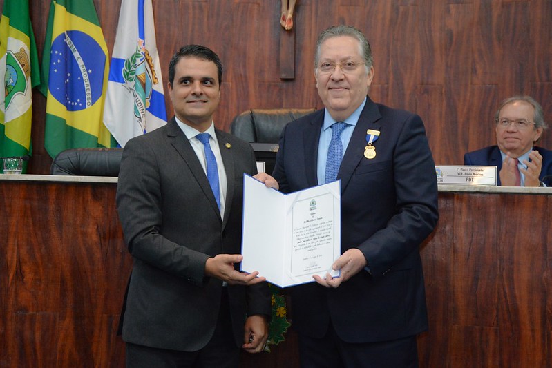 Valdomiro Távora homenageado pela CMFor com a Medalha Boticário Ferreira