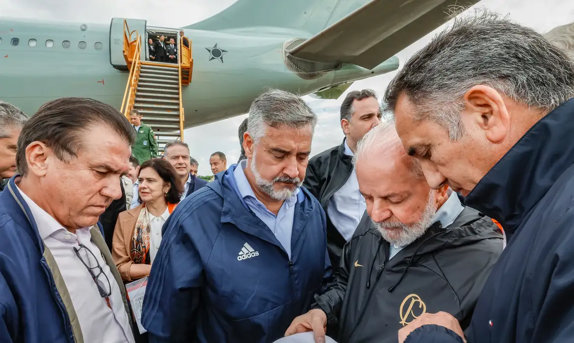 Lula nas enchentes do RS
