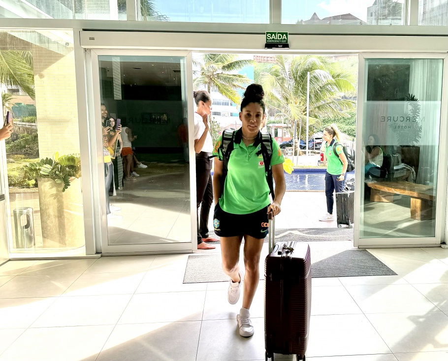 Brasil feminino desembarca em Salvador