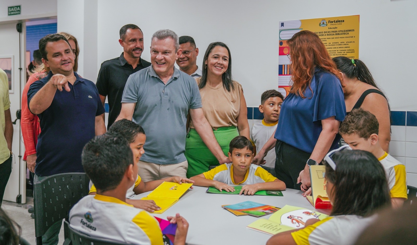 Sarto inaugura escolas