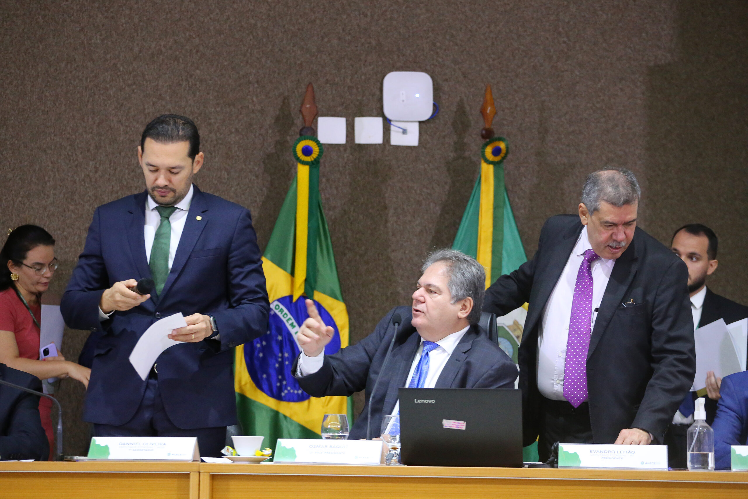 Alece aprova PL que garante transporte gratuito nas eleições