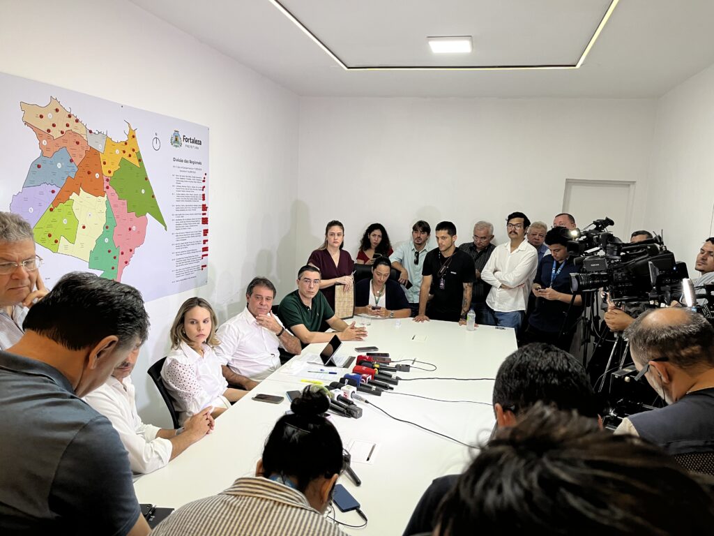 Evandro e Gabriella em coletiva de imprensa