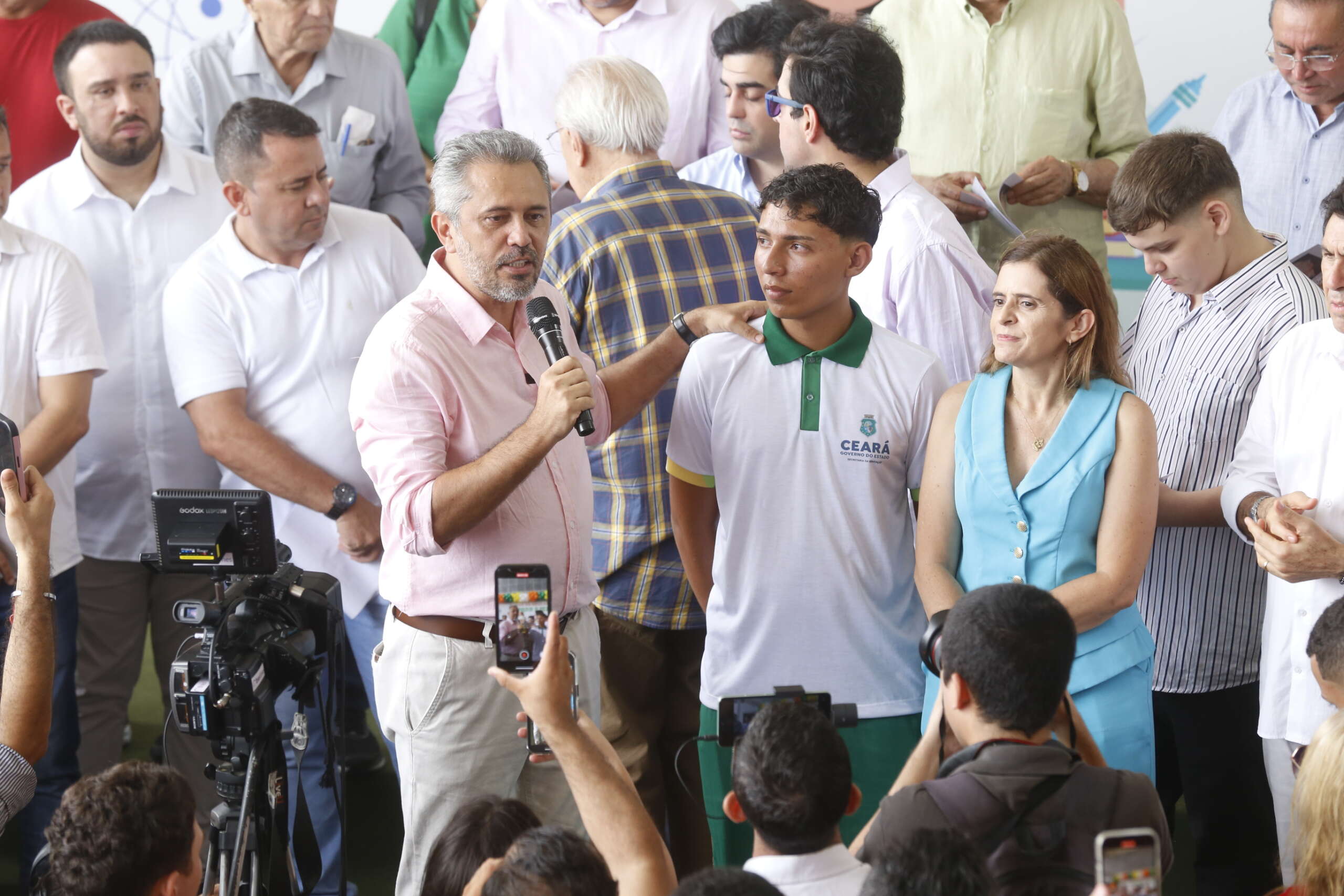 Elmano entrega Escola Profissional em Russas