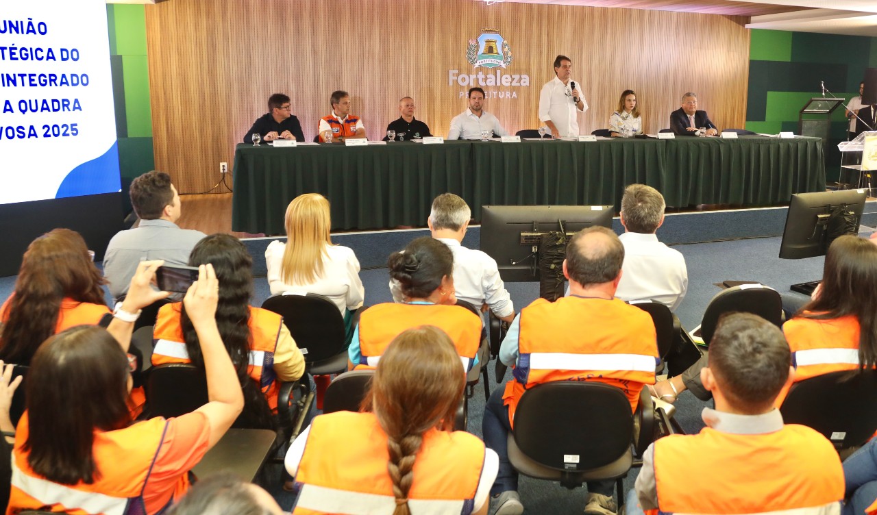 Solenidade no Paço Municipal sobre prevenção contra efeitos da quadra chuvosa.