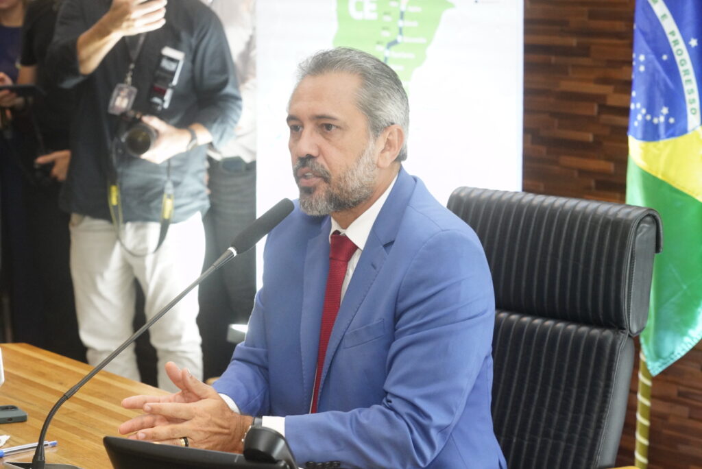 Elmano fala no lançamento do eixo Caucaia-Pecém da Transnordestina