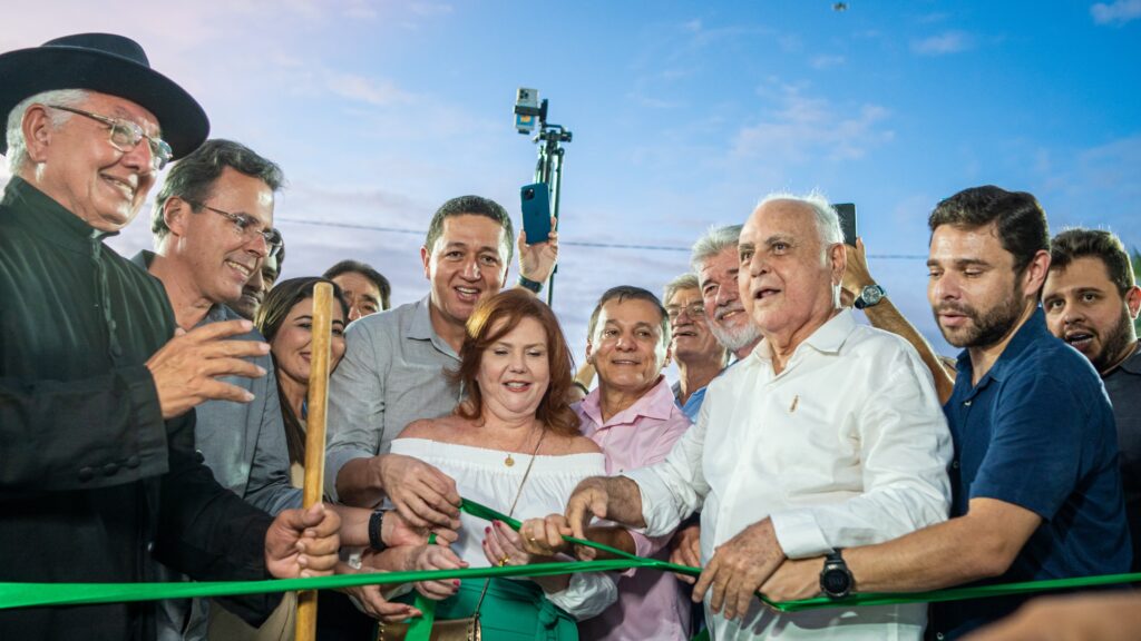 Roberto Pessoa e Gledson Bezerra na inauguração da estátua do Padre Cícero